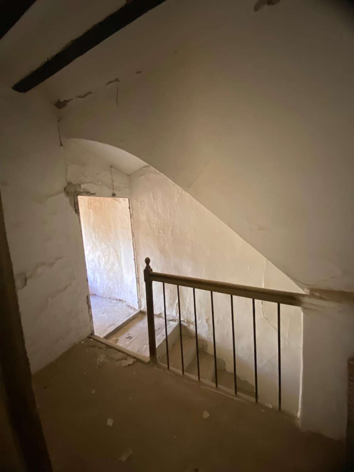 Large Townhouse for sale over 3 floors with garden area in prime position In Velez Rubio