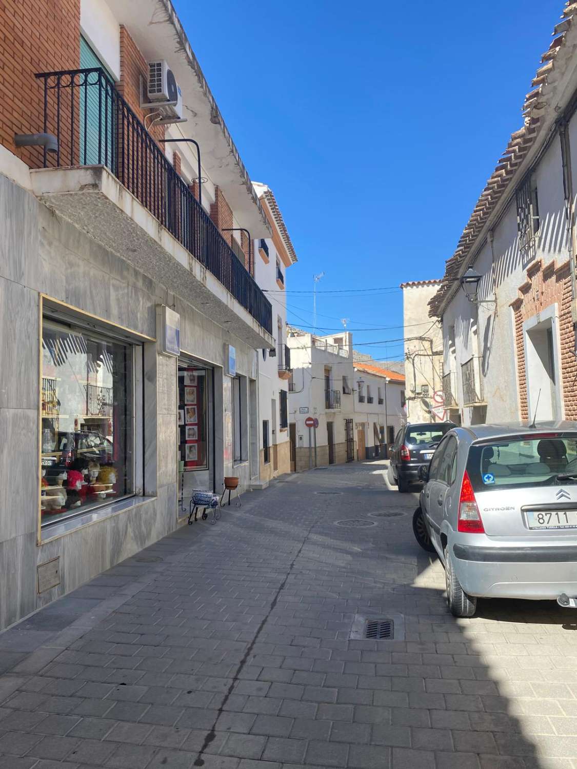 Large Townhouse for sale over 3 floors with garden area in prime position In Velez Rubio