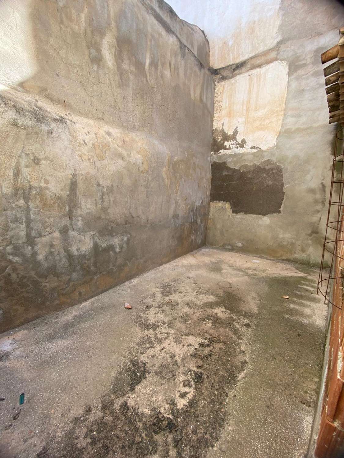 Large Townhouse for sale over 3 floors with garden area in prime position In Velez Rubio