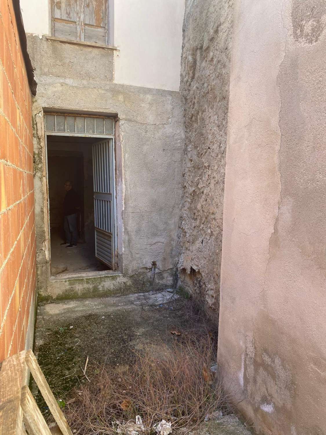 Large Townhouse for sale over 3 floors with garden area in prime position In Velez Rubio