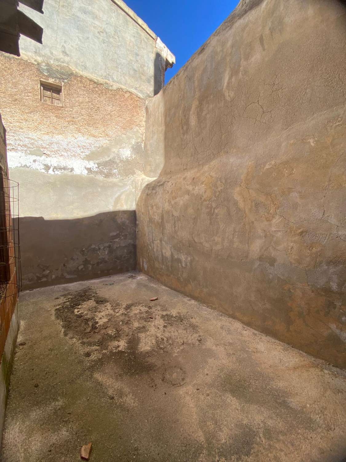 Large Townhouse for sale over 3 floors with garden area in prime position In Velez Rubio