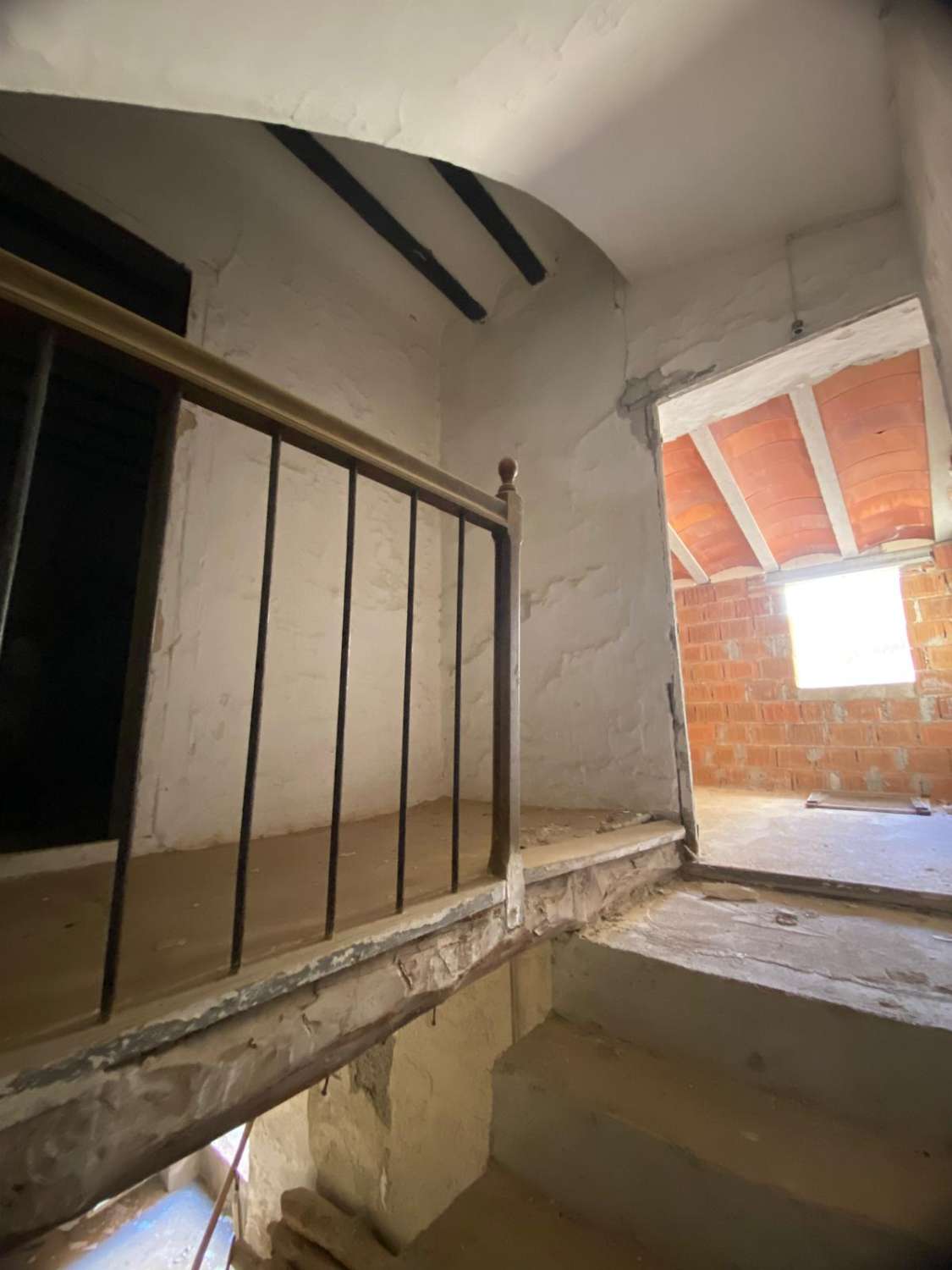 Large Townhouse for sale over 3 floors with garden area in prime position In Velez Rubio