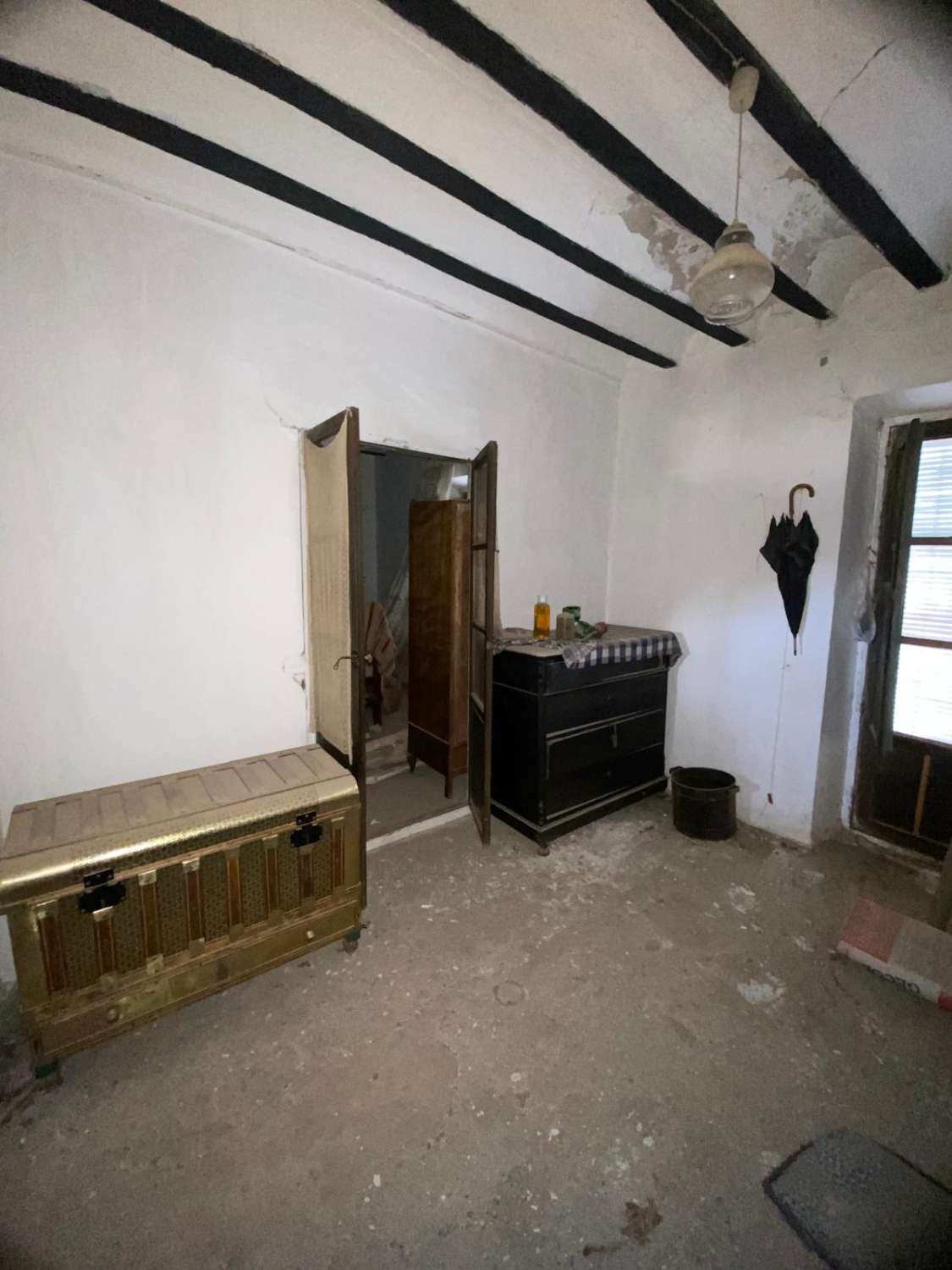 Large Townhouse for sale over 3 floors with garden area in prime position In Velez Rubio