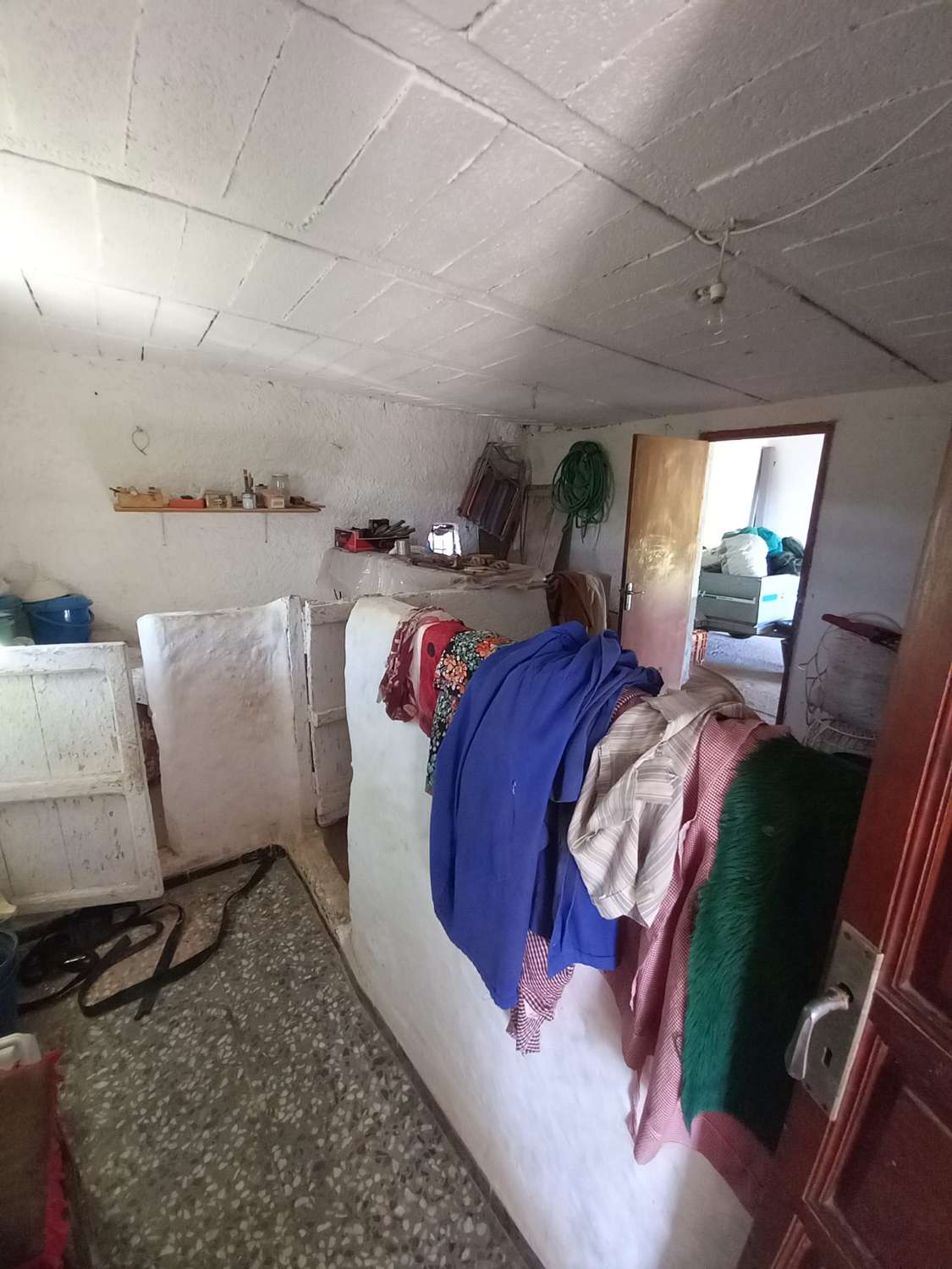 Cortijo with 5,299m2 of land in beautiful setting in Velez Rubio with a garage