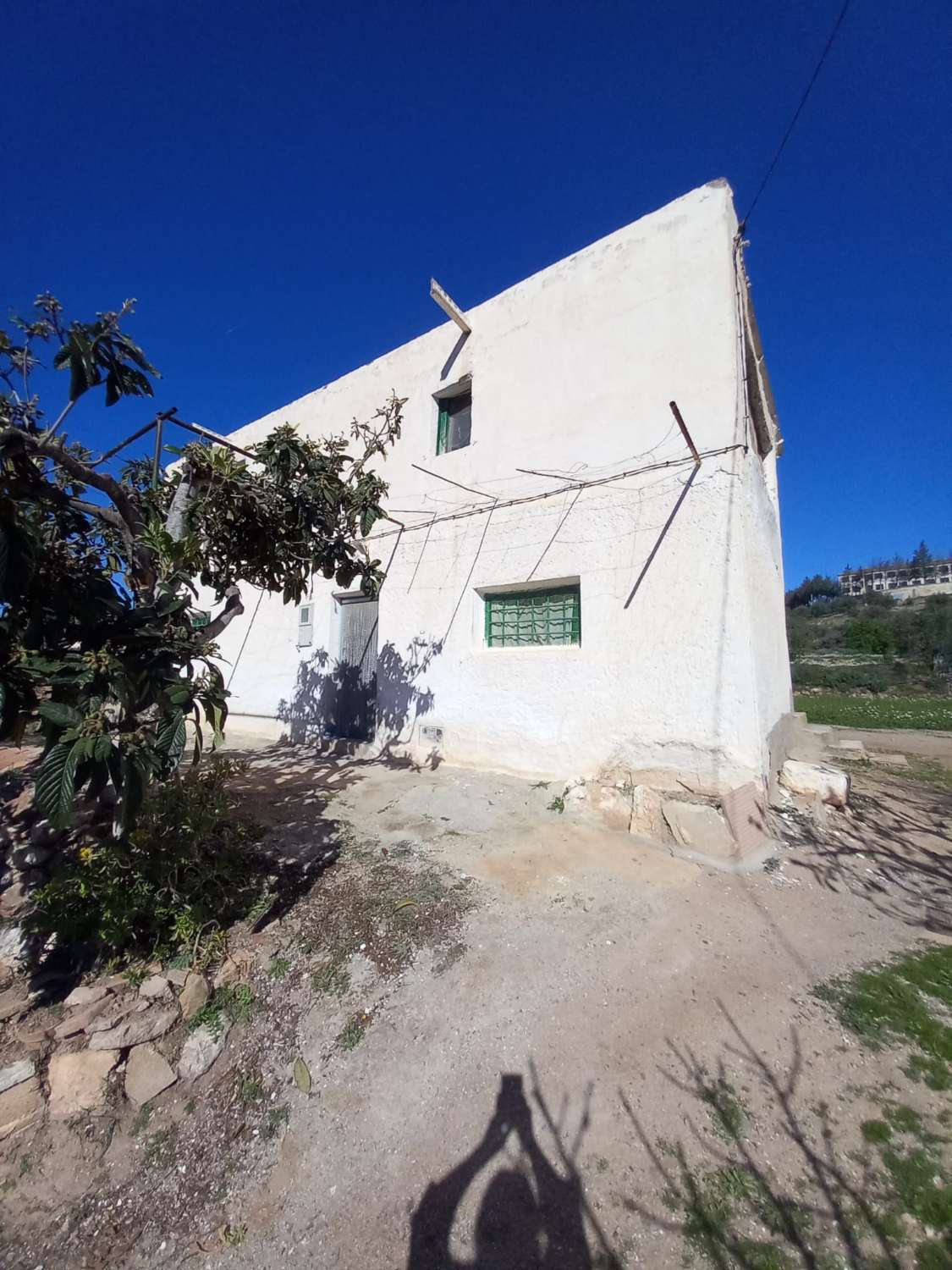 Cortijo with 5,299m2 of land in beautiful setting in Velez Rubio with a garage