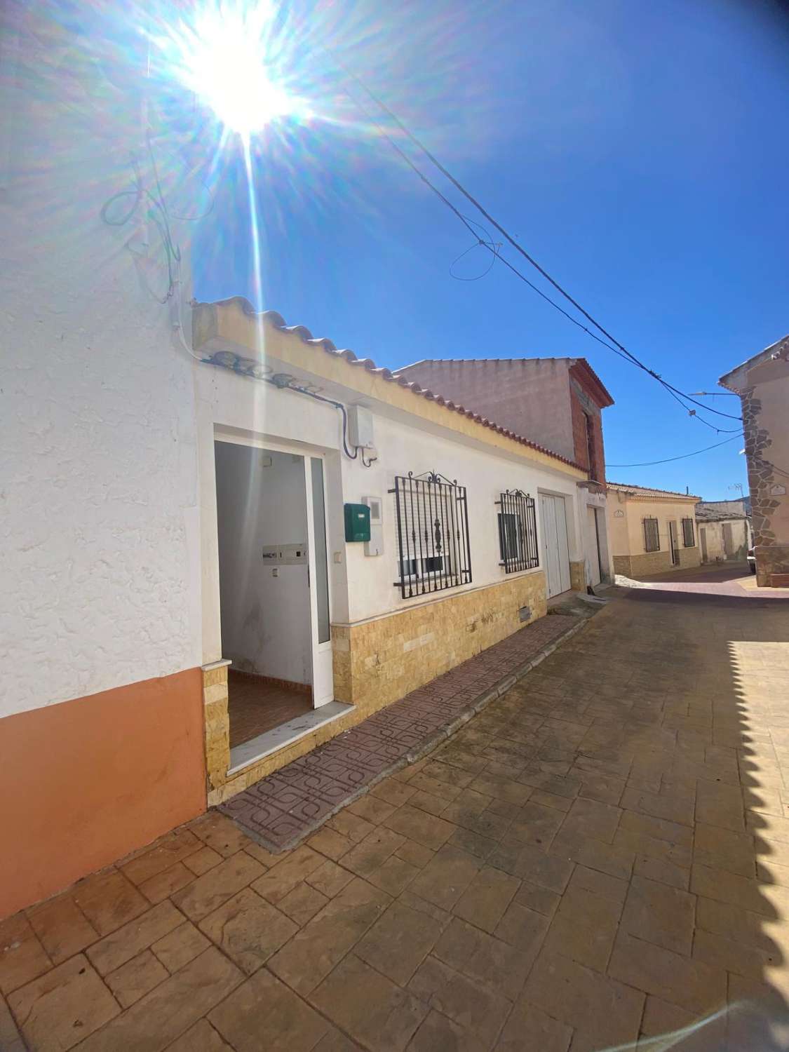 Fantastic 4/5 Bed, 2 bath house with patio and garage  in Los Cerricos