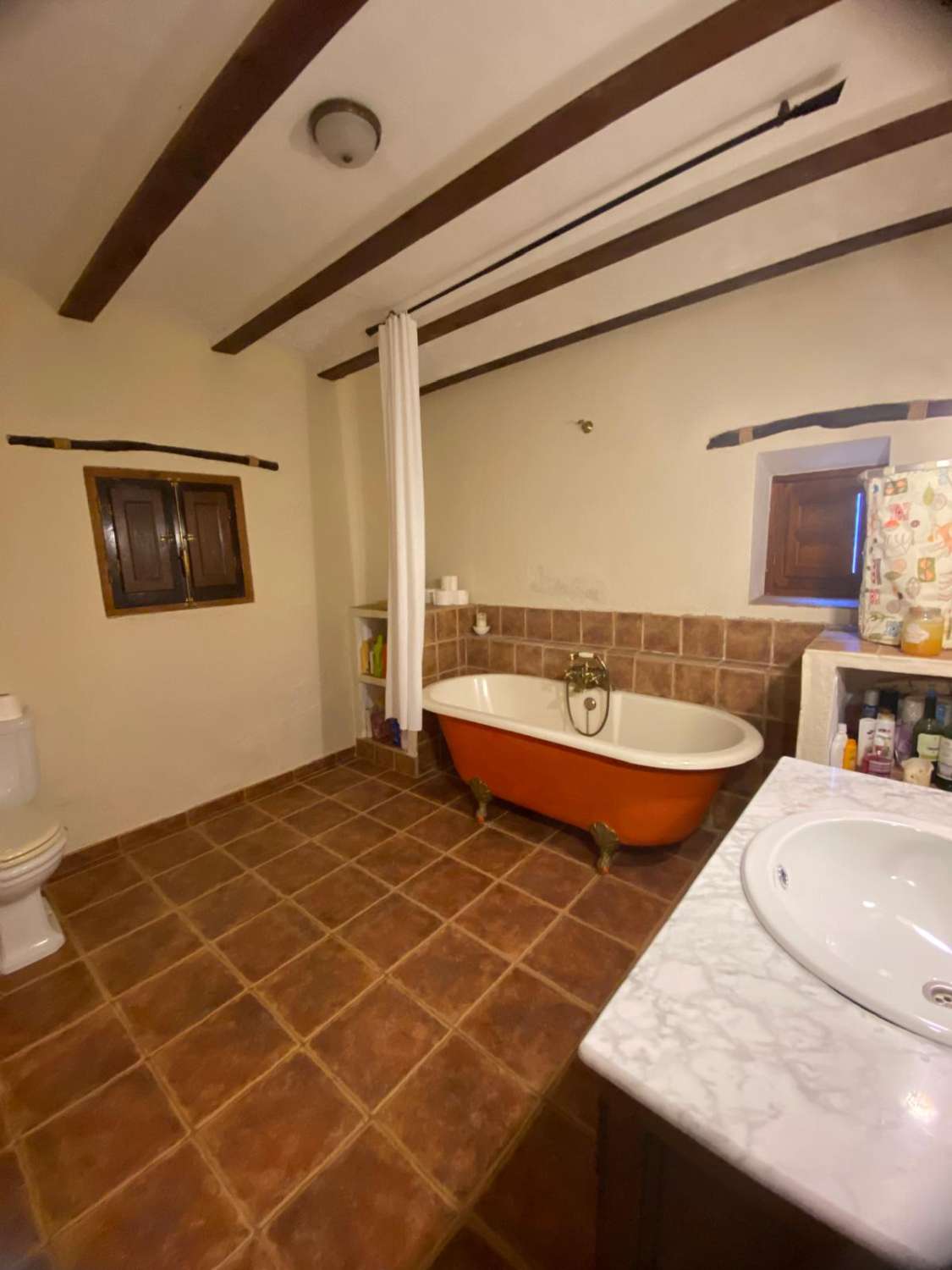 Stunning 4 bed, 2 bath property with pool in secluded location near Oria town