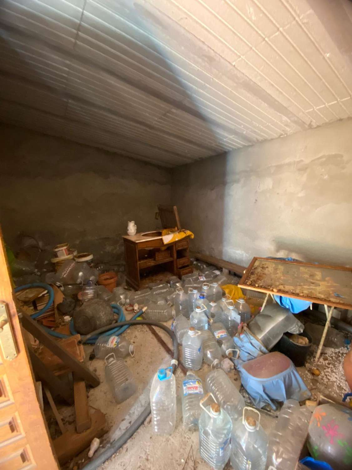 Stunning 4 bed, 2 bath property with pool in secluded location near Oria town