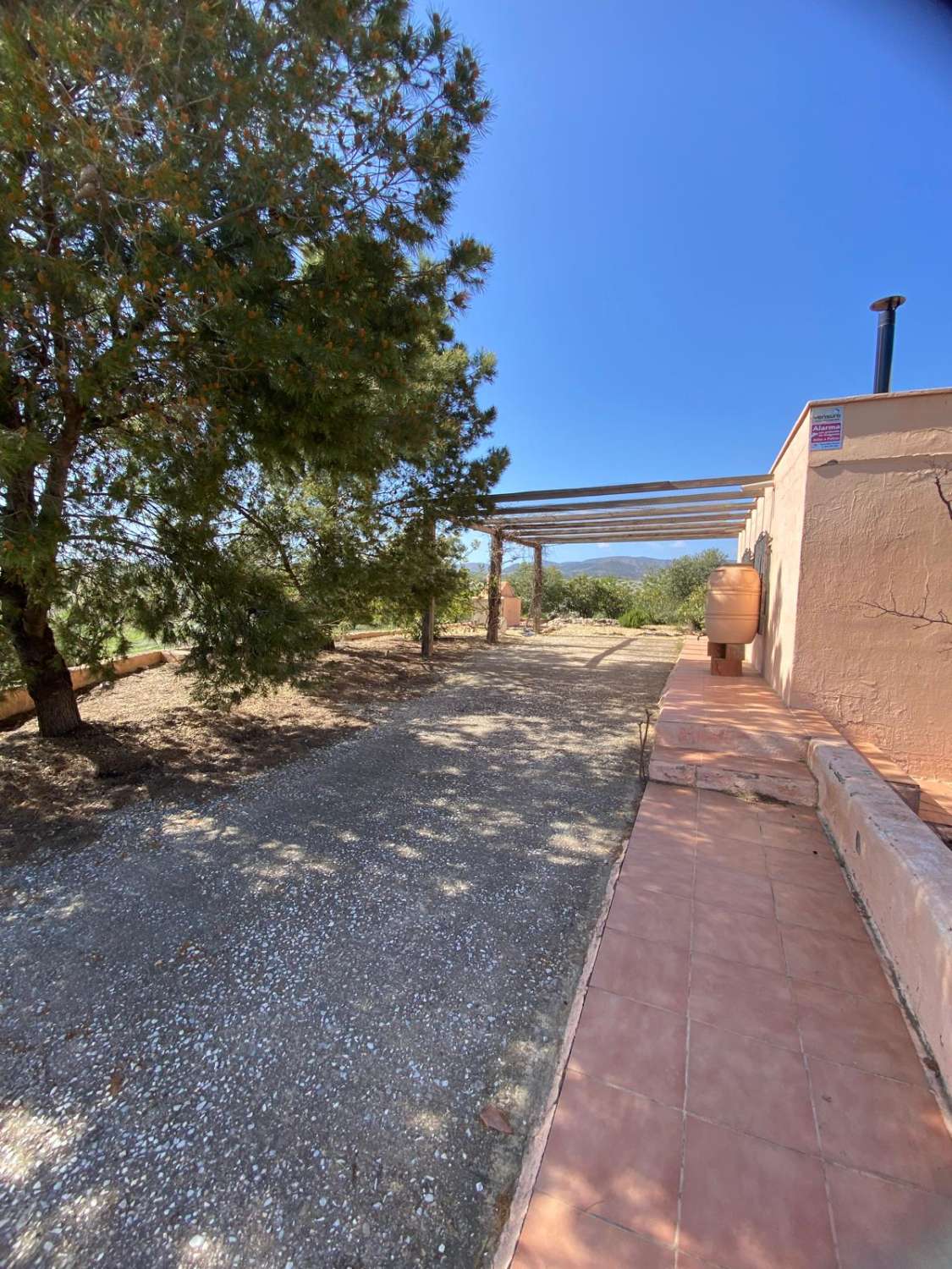 Stunning 4 bed, 2 bath property with pool in secluded location near Oria town