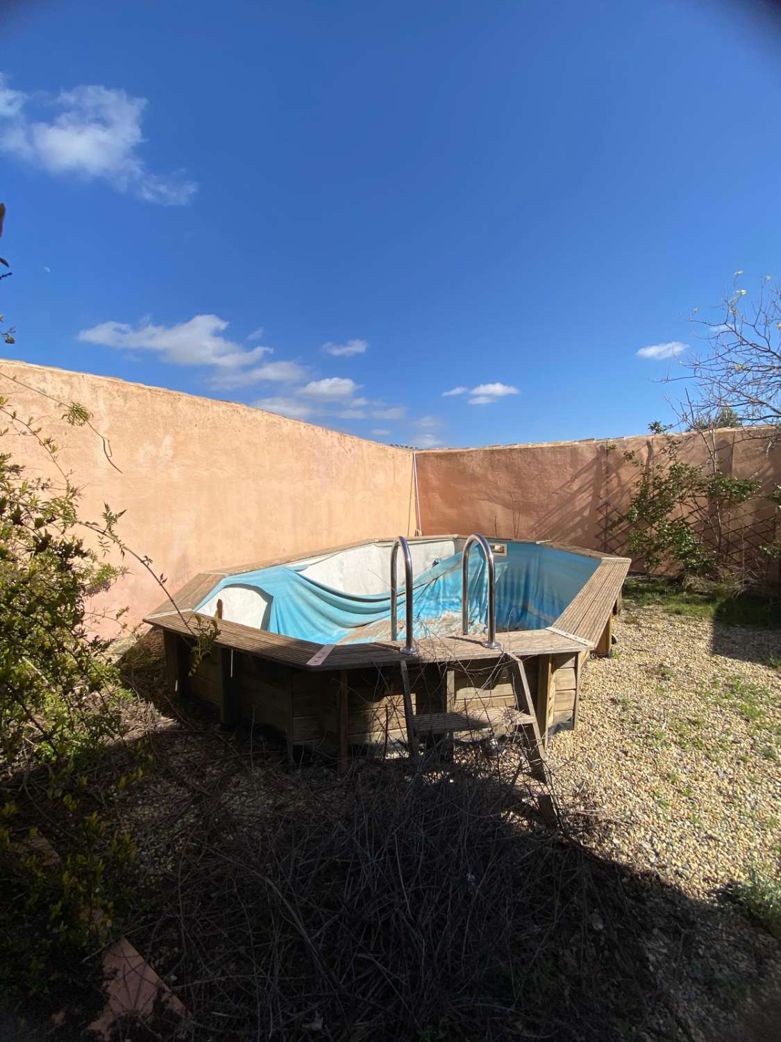 Stunning 4 bed, 2 bath property with pool in secluded location near Oria town