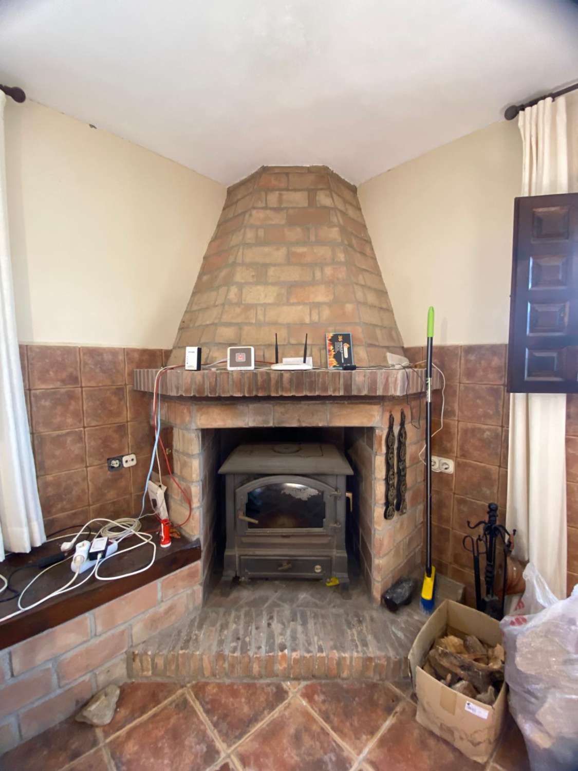 Stunning 4 bed, 2 bath property with pool in secluded location near Oria town