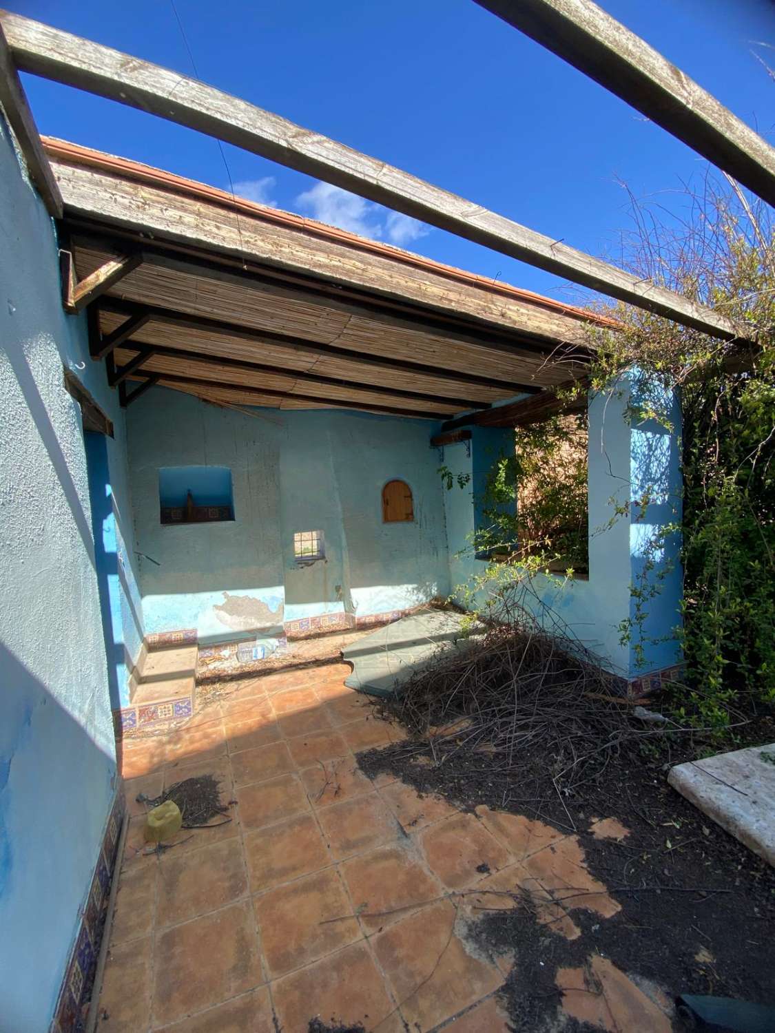 Stunning 4 bed, 2 bath property with pool in secluded location near Oria town