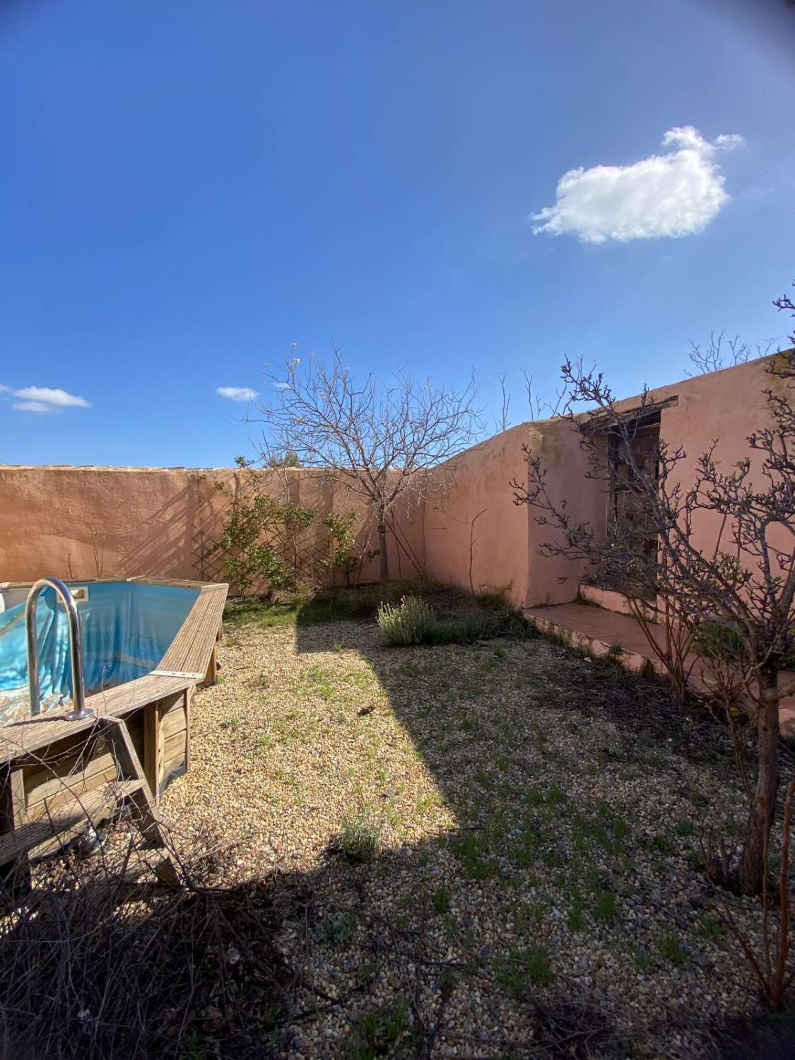 Stunning 4 bed, 2 bath property with pool in secluded location near Oria town