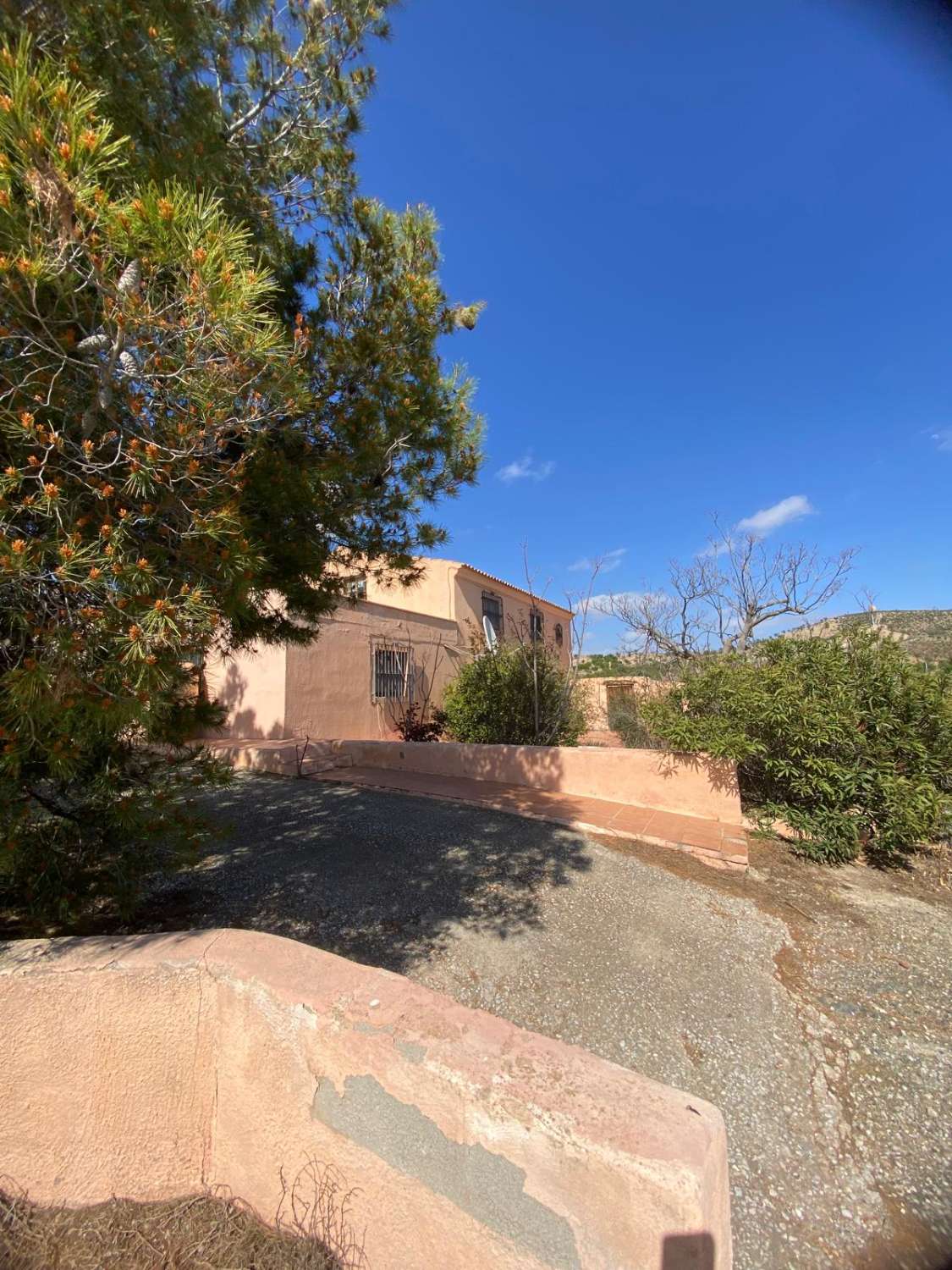 Stunning 4 bed, 2 bath property with pool in secluded location near Oria town