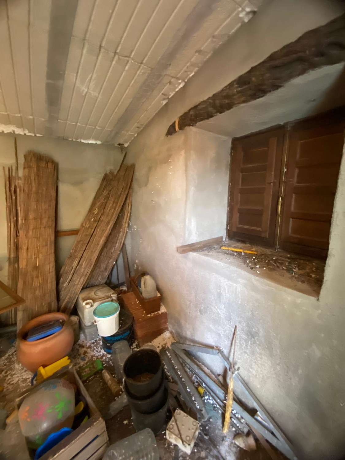 Stunning 4 bed, 2 bath property with pool in secluded location near Oria town