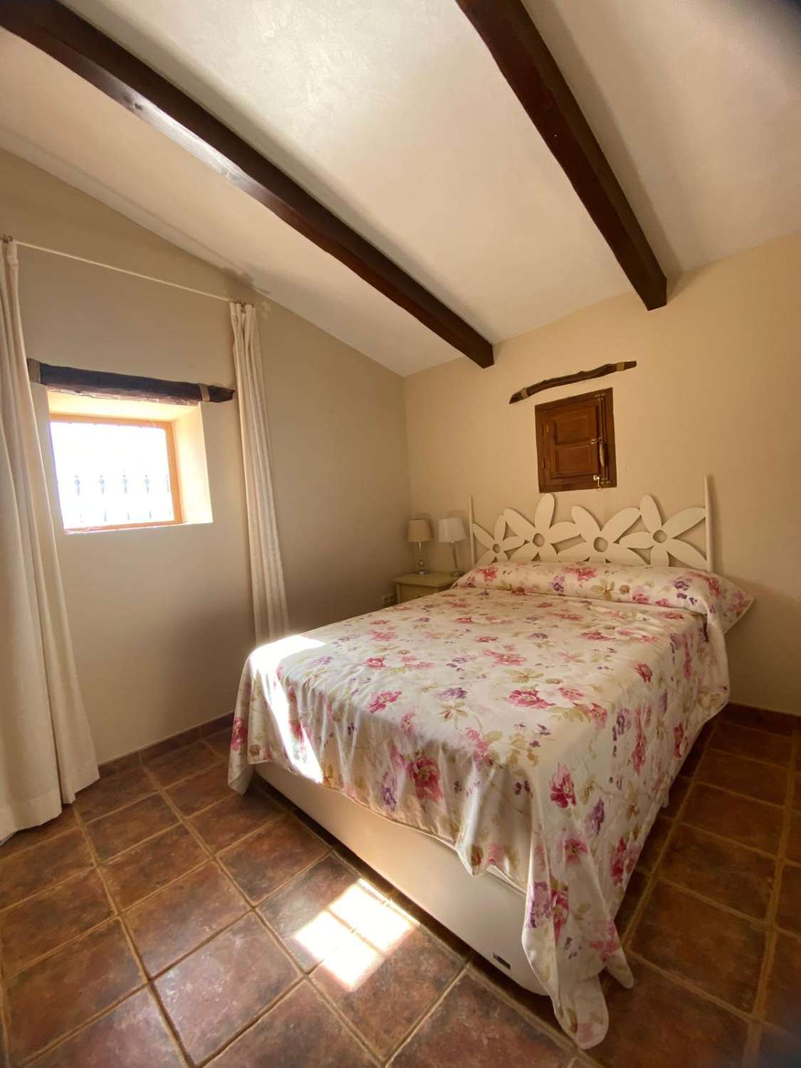 Stunning 4 bed, 2 bath property with pool in secluded location near Oria town