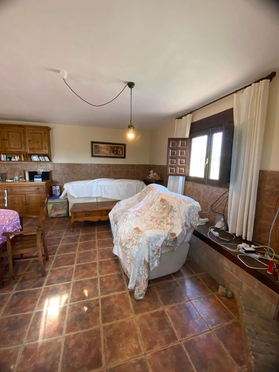 Stunning 4 bed, 2 bath property with pool in secluded location near Oria town