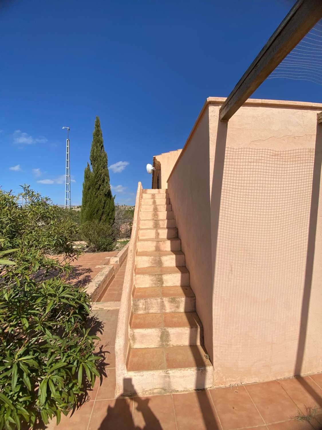 Stunning 4 bed, 2 bath property with pool in secluded location near Oria town