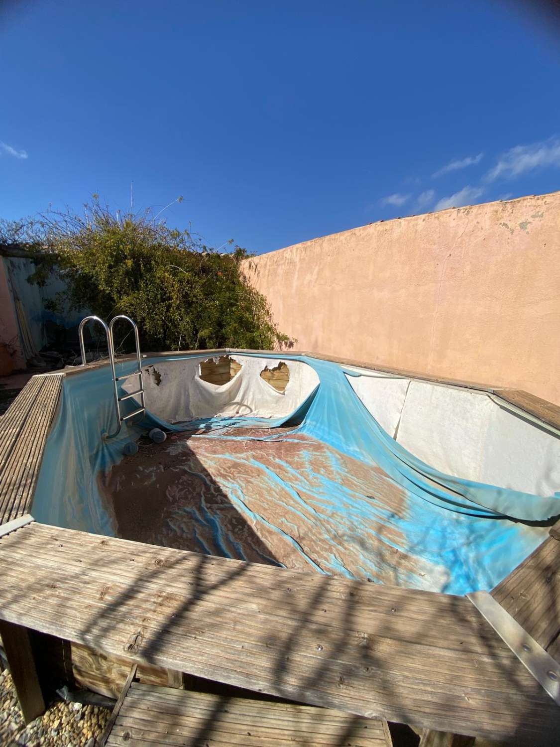 Stunning 4 bed, 2 bath property with pool in secluded location near Oria town