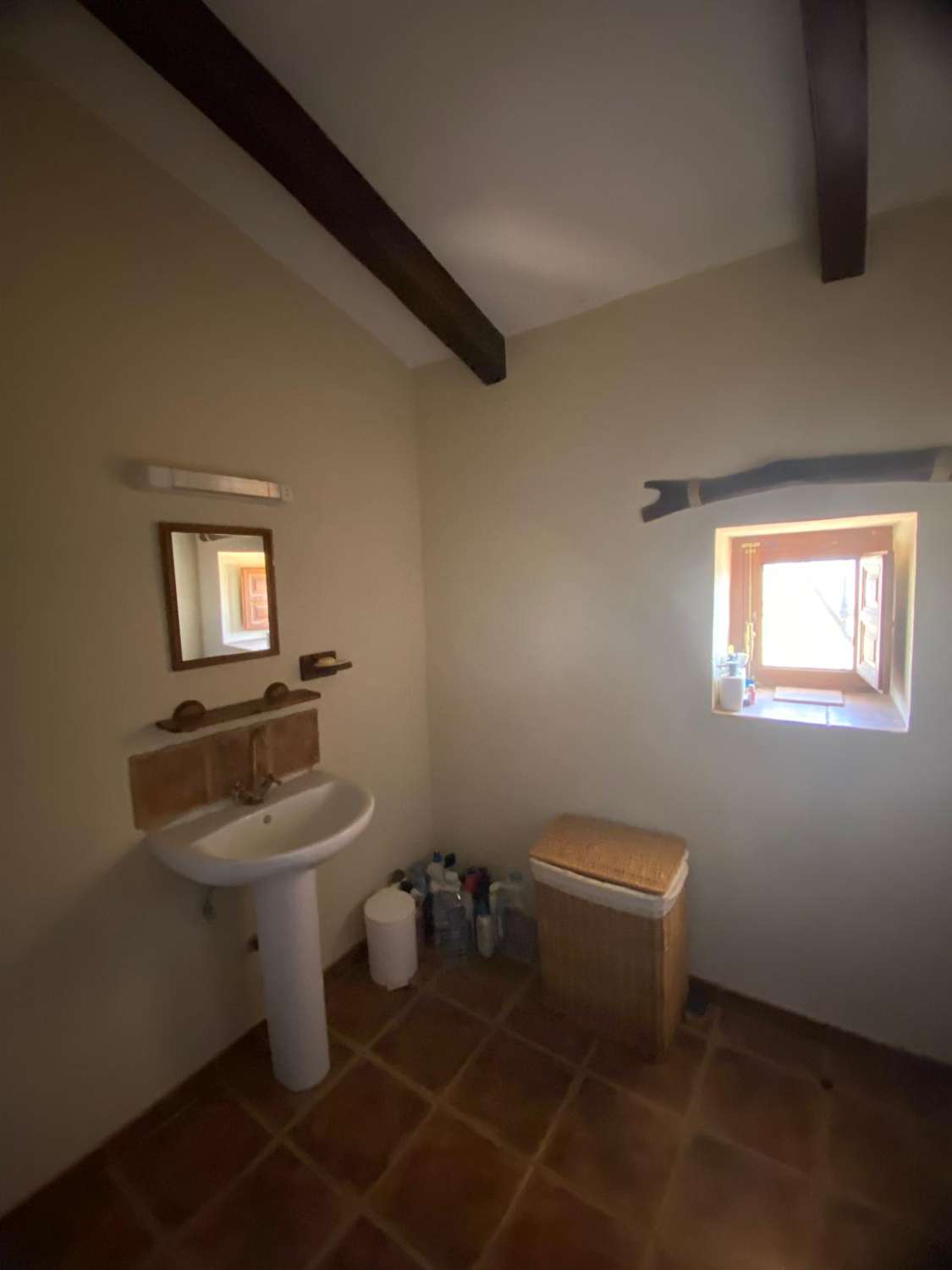 Stunning 4 bed, 2 bath property with pool in secluded location near Oria town