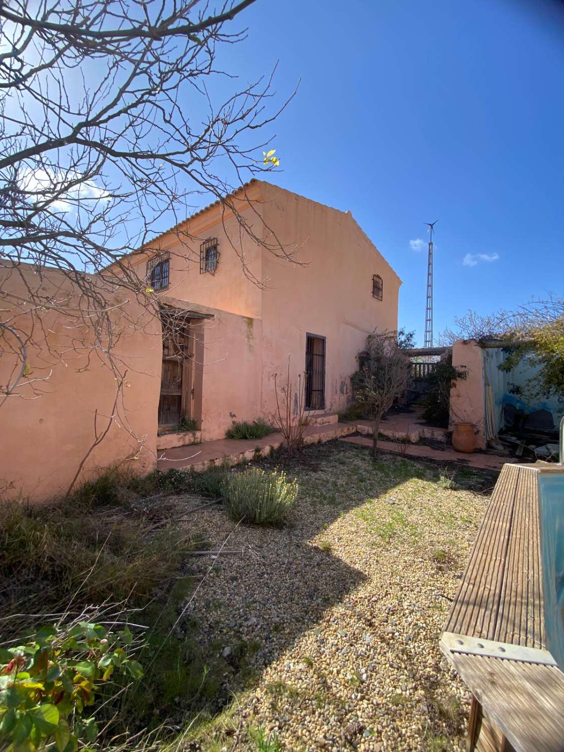 Stunning 4 bed, 2 bath property with pool in secluded location near Oria town