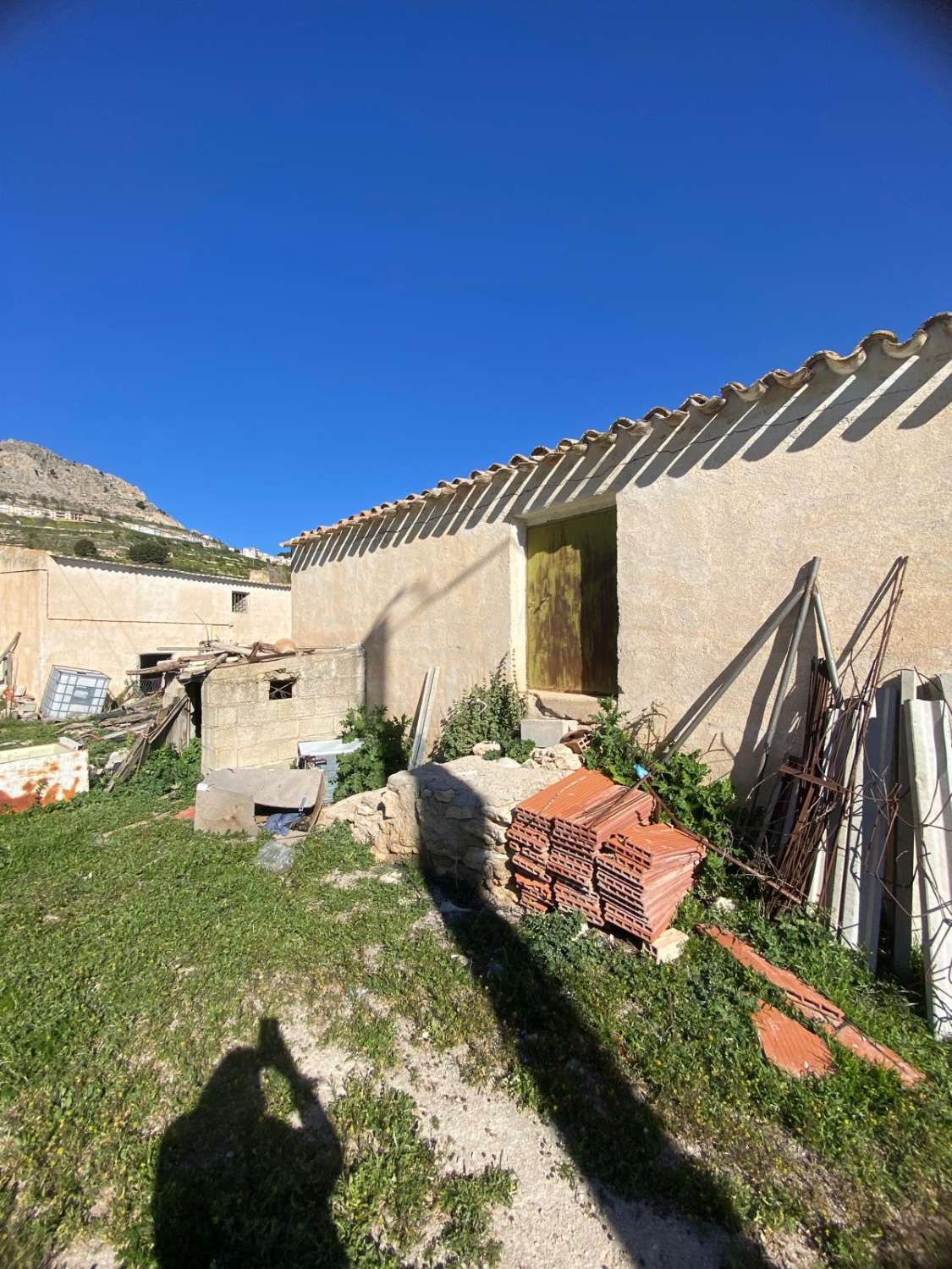 Land of 9,517m2 with 2 dwellings. Amazing views on edge of Velez Blanco town