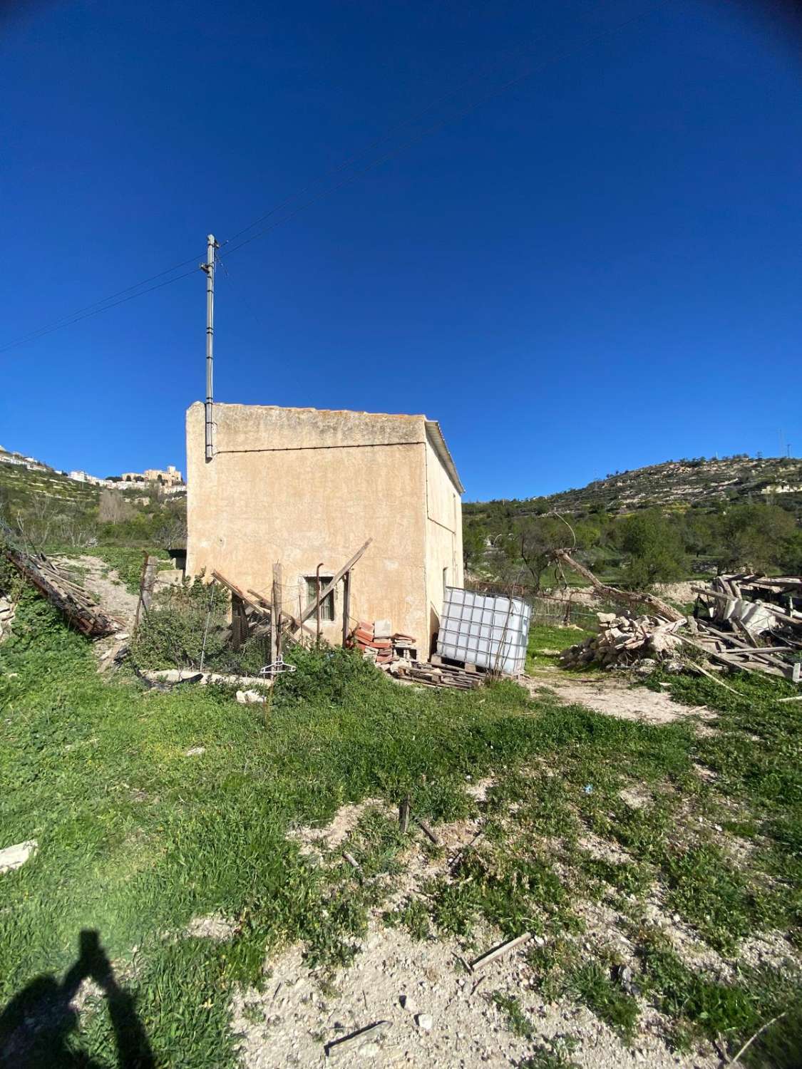 Land of 9,517m2 with 2 dwellings. Amazing views on edge of Velez Blanco town