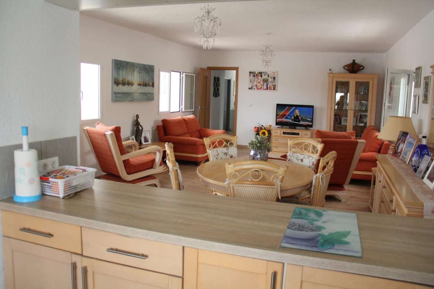 Immaculate 3 Bedroom,3 bedroom Villa in Oria with outside space in heart of Oria