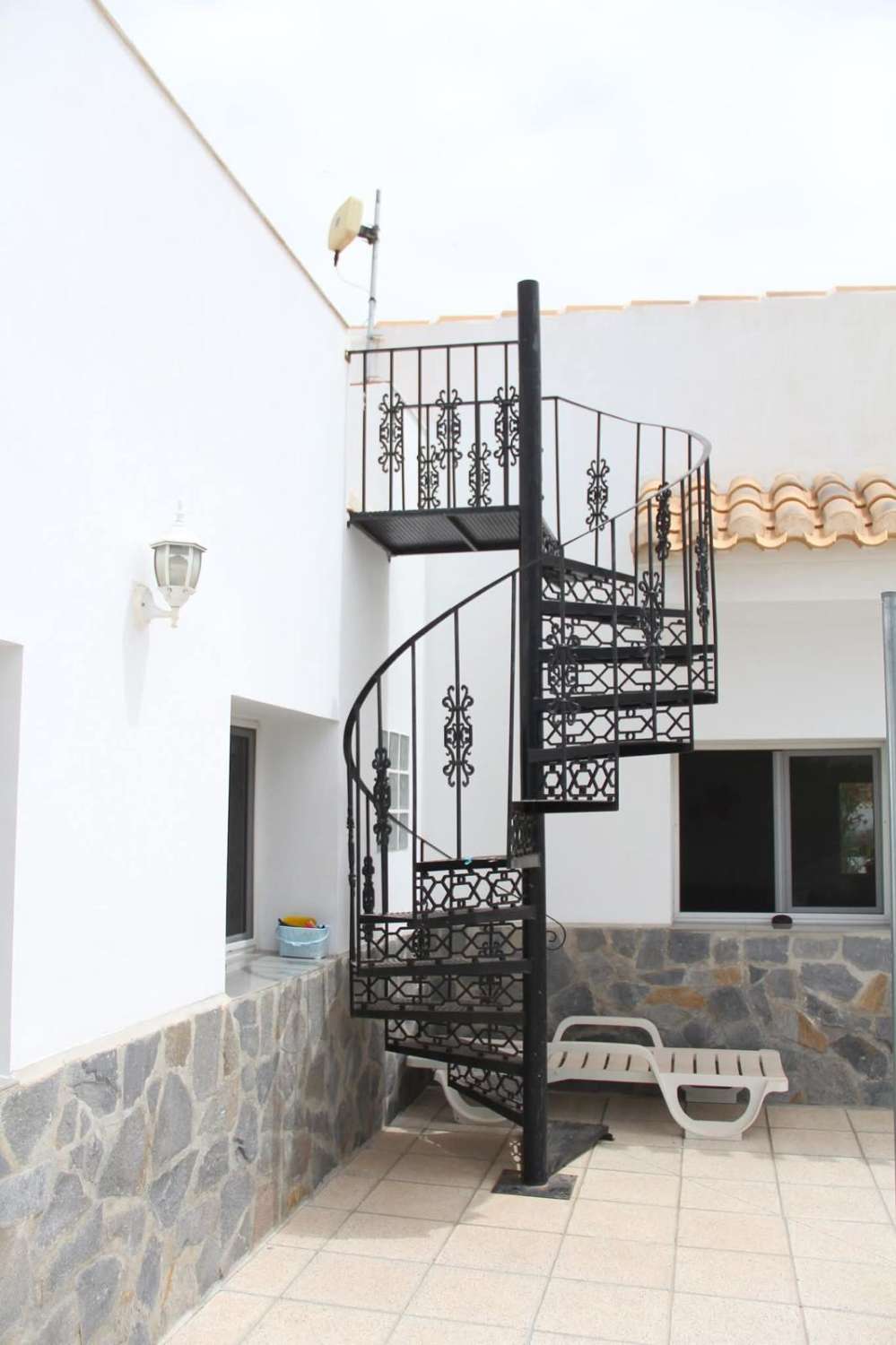 Immaculate 3 Bedroom,3 bedroom Villa in Oria with outside space in heart of Oria