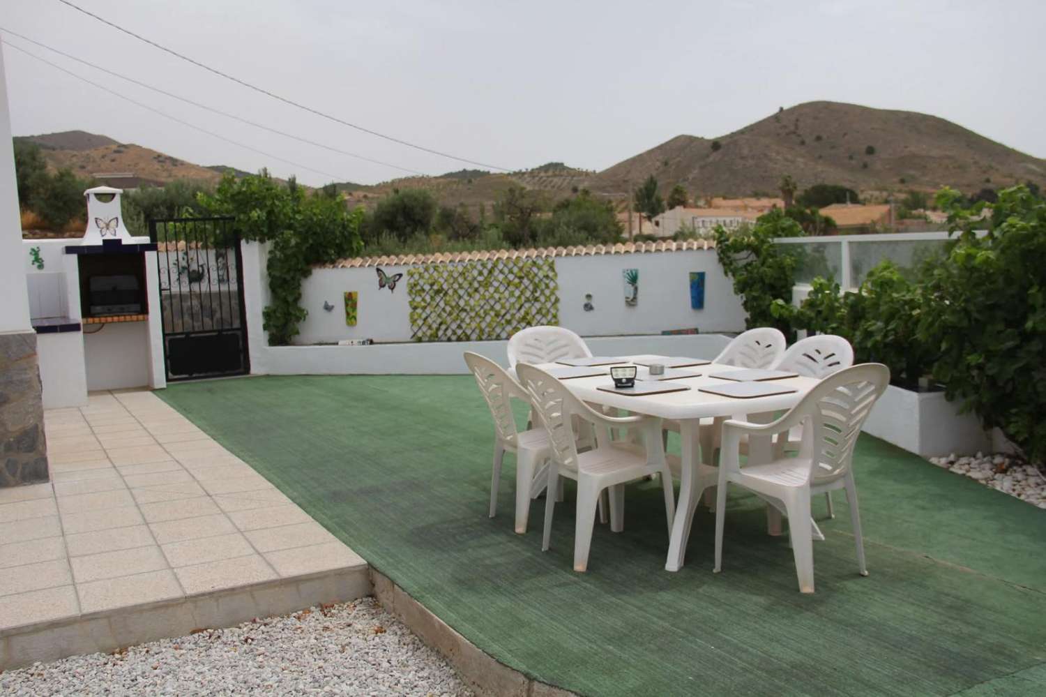 Immaculate 3 Bedroom,3 bedroom Villa in Oria with outside space in heart of Oria