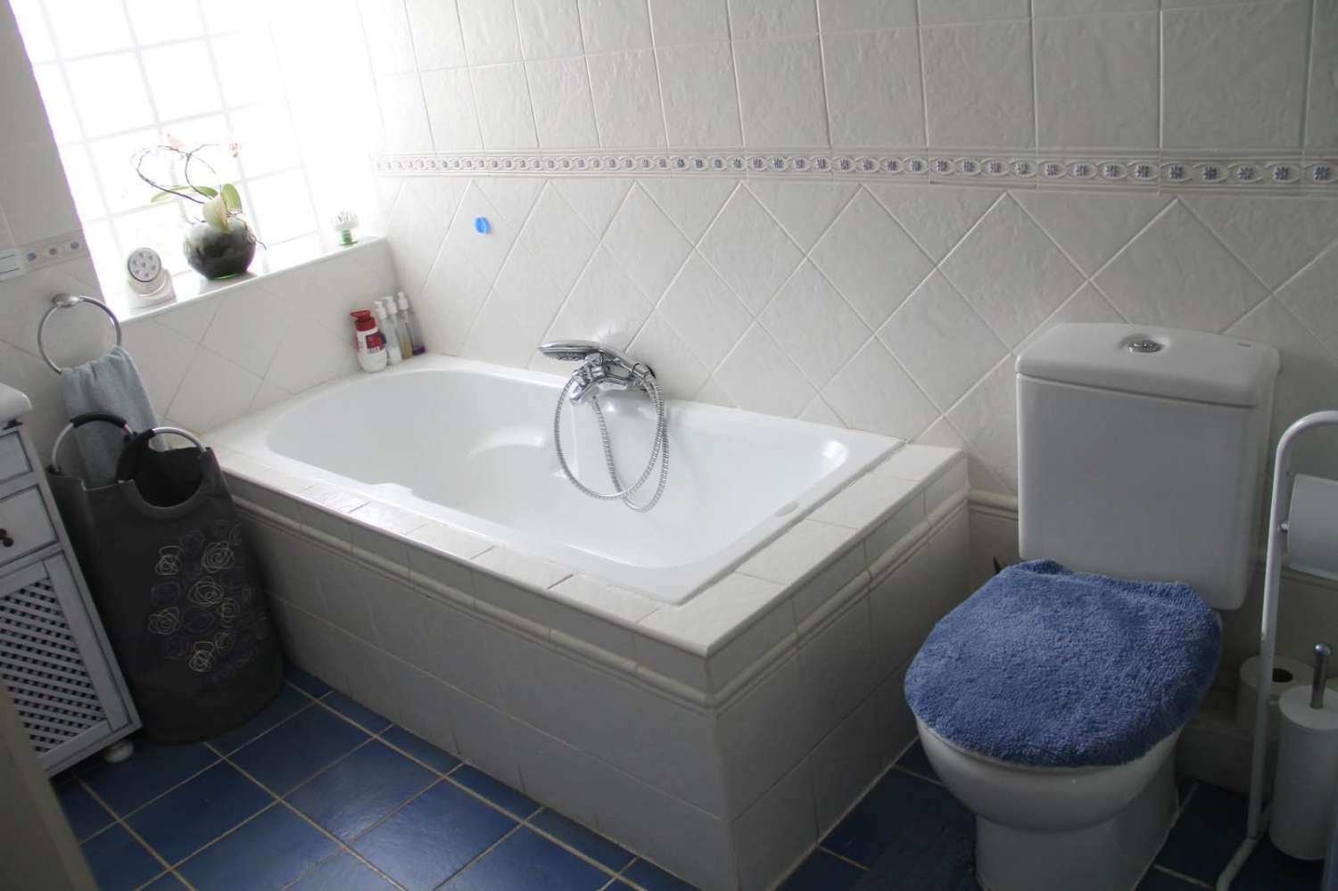 Immaculate 3 Bedroom,3 bedroom Villa in Oria with outside space in heart of Oria