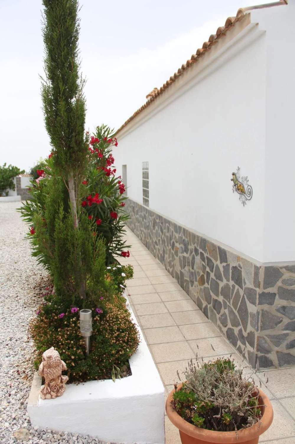 Immaculate 3 Bedroom,3 bedroom Villa in Oria with outside space in heart of Oria