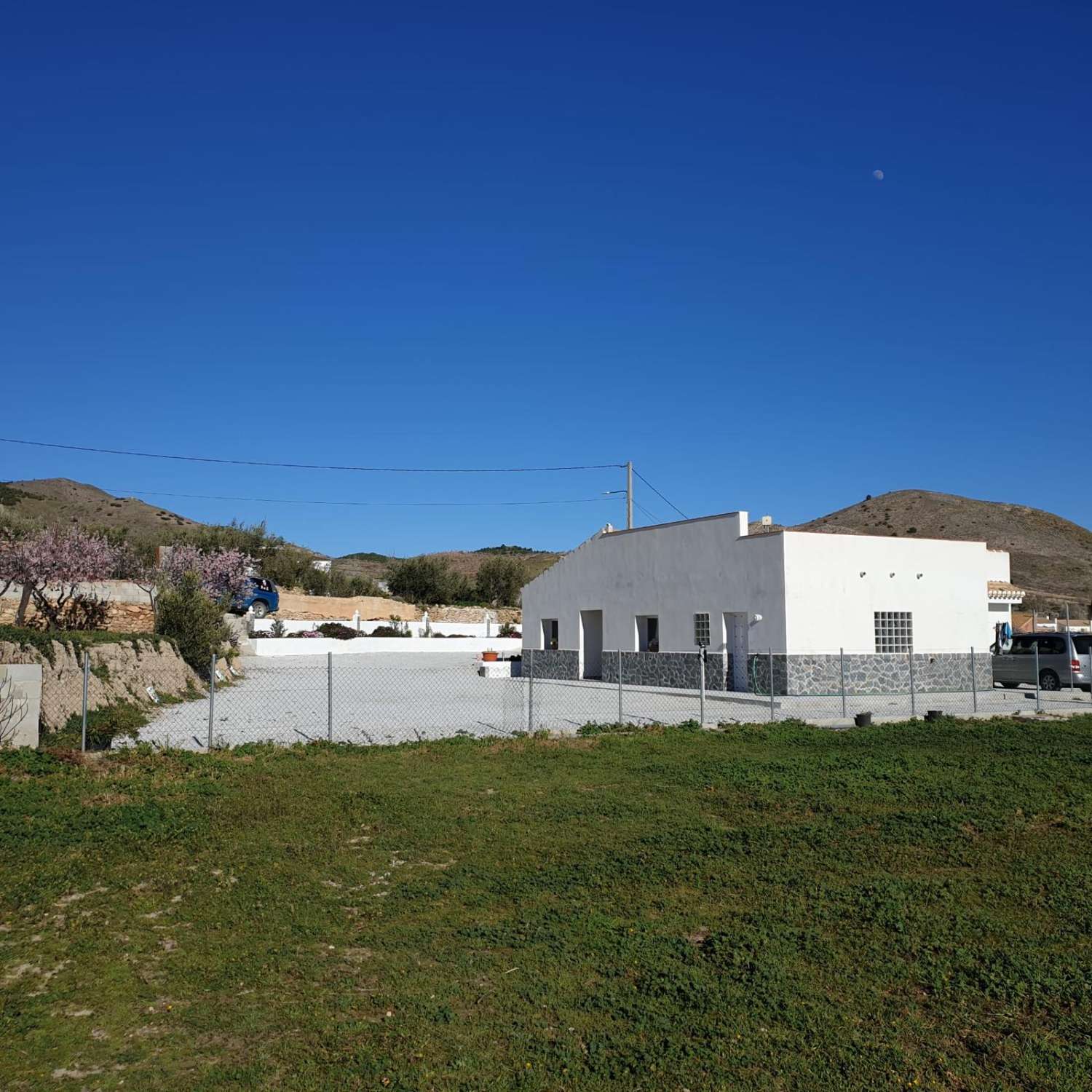 Immaculate 3 Bedroom,3 bedroom Villa in Oria with outside space in heart of Oria