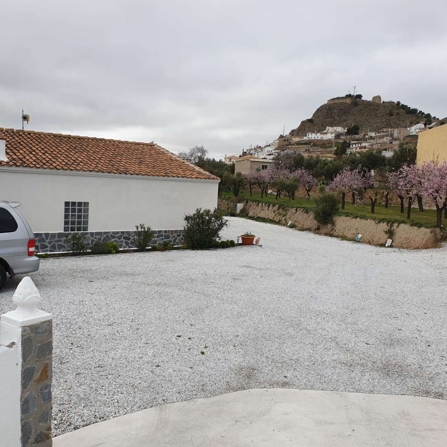 Immaculate 3 Bedroom,3 bedroom Villa in Oria with outside space in heart of Oria