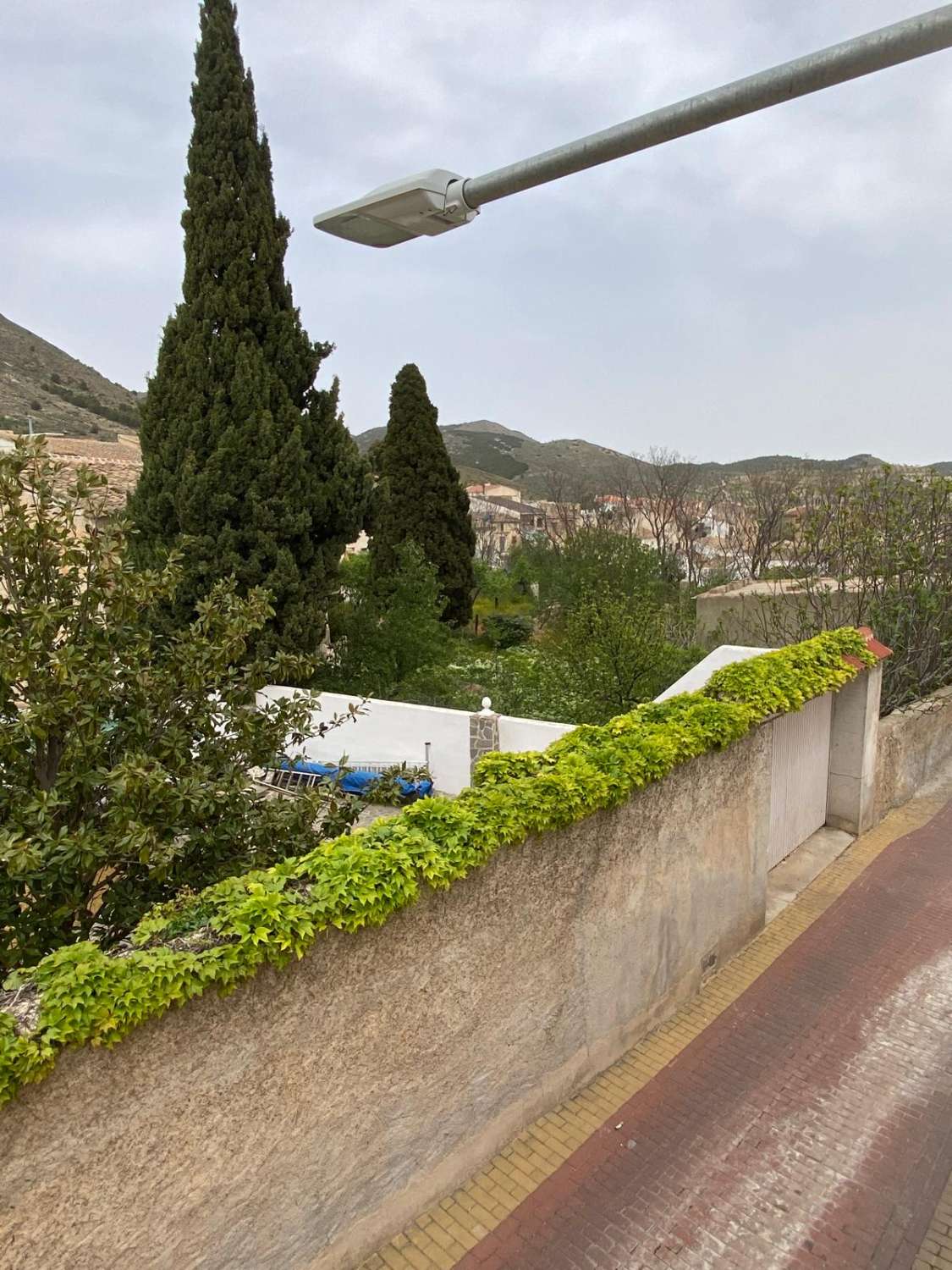 Charming 2/3  bed house with outside patio and double garage in town of Oria