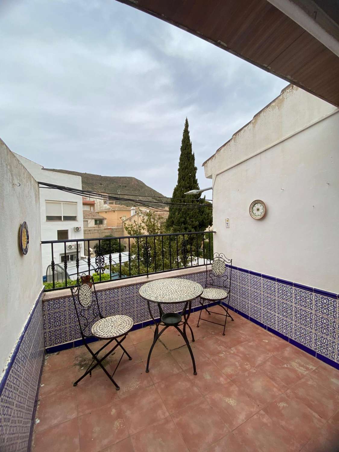 Charming 2/3  bed house with outside patio and double garage in town of Oria