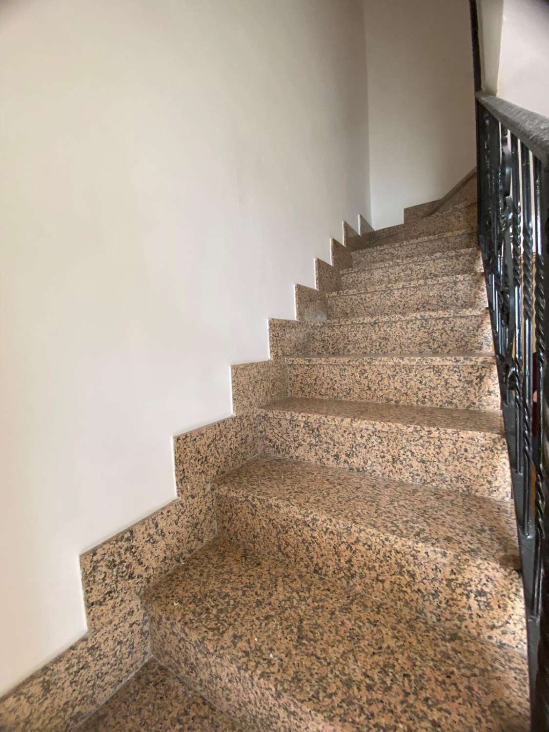 Charming 2/3  bed house with outside patio and double garage in town of Oria