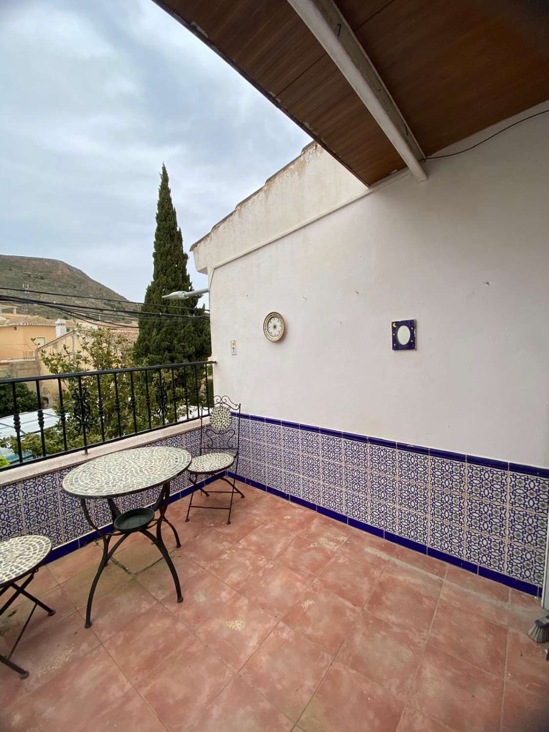 Charming 2/3  bed house with outside patio and double garage in town of Oria