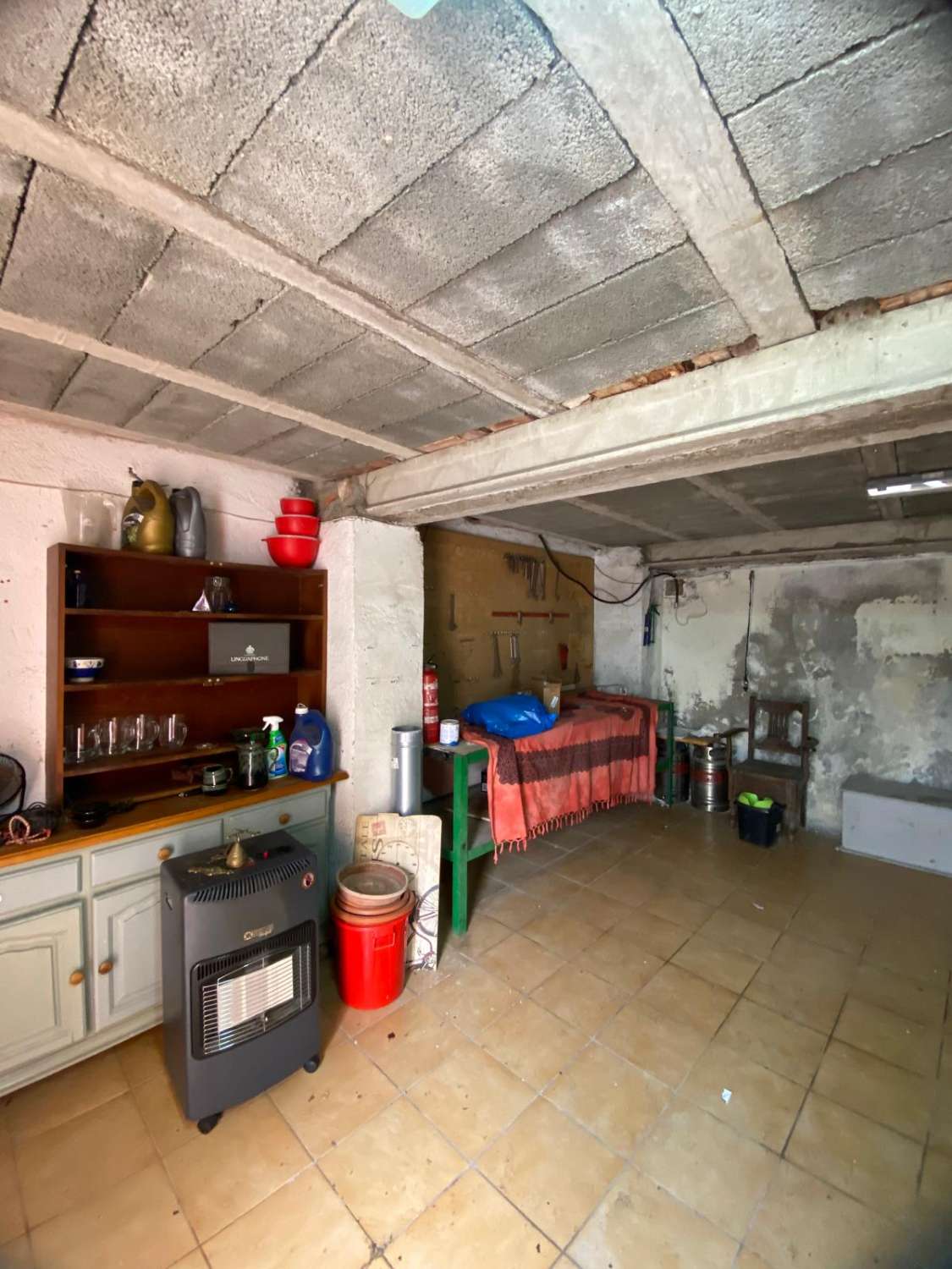 Charming 2/3  bed house with outside patio and double garage in town of Oria