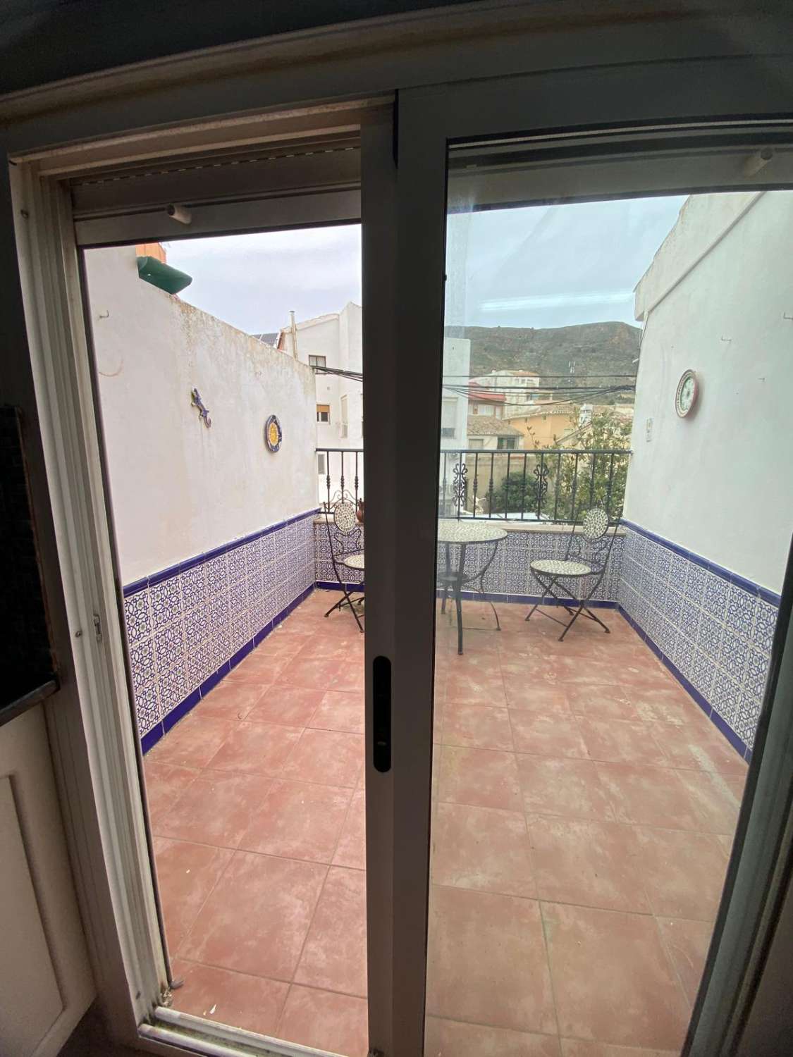 Charming 2/3  bed house with outside patio and double garage in town of Oria