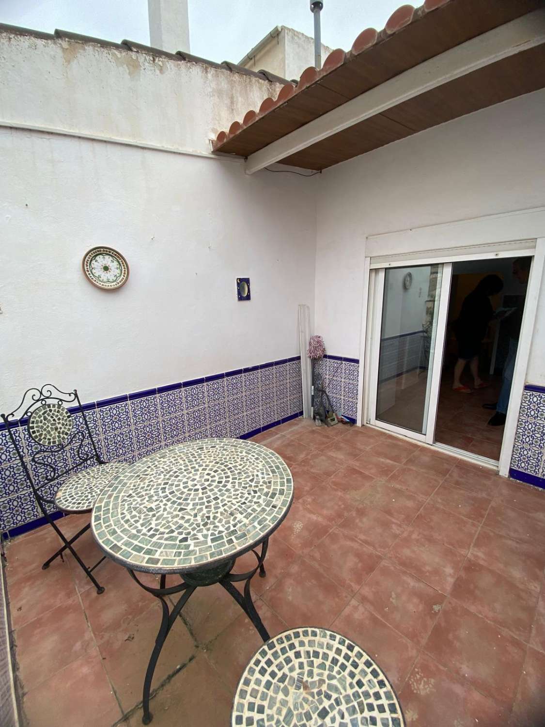 Charming 2/3  bed house with outside patio and double garage in town of Oria
