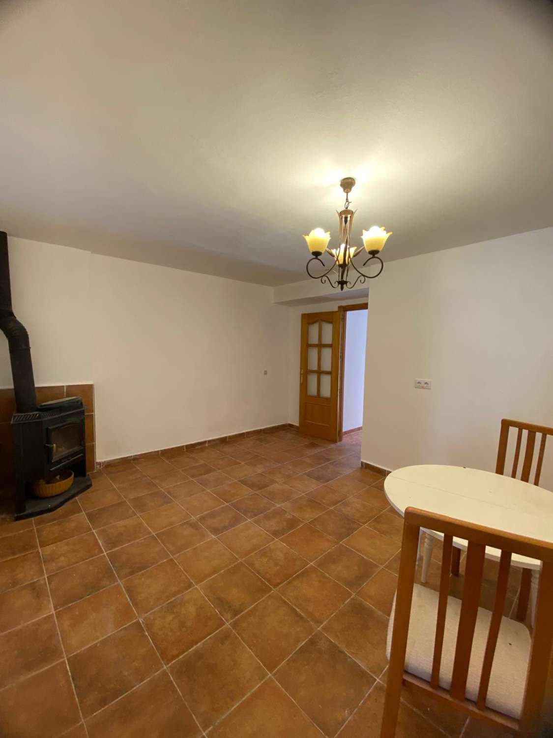 Charming 2/3  bed house with outside patio and double garage in town of Oria