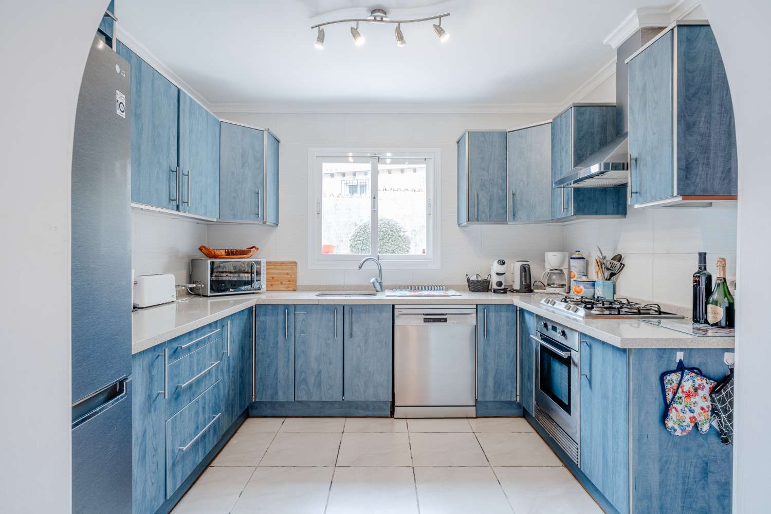 Luxury 6 bed, 5 bath villa with pool with Sea Views in Moraira