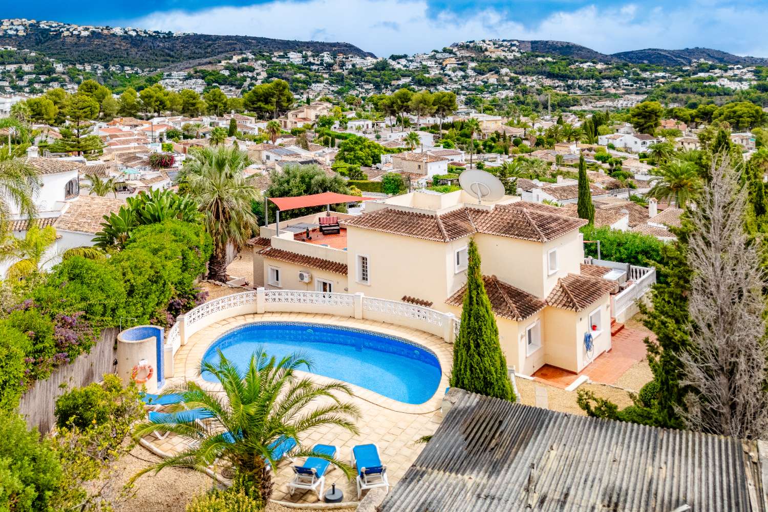 Luxury 6 bed, 5 bath villa with pool with Sea Views in Moraira
