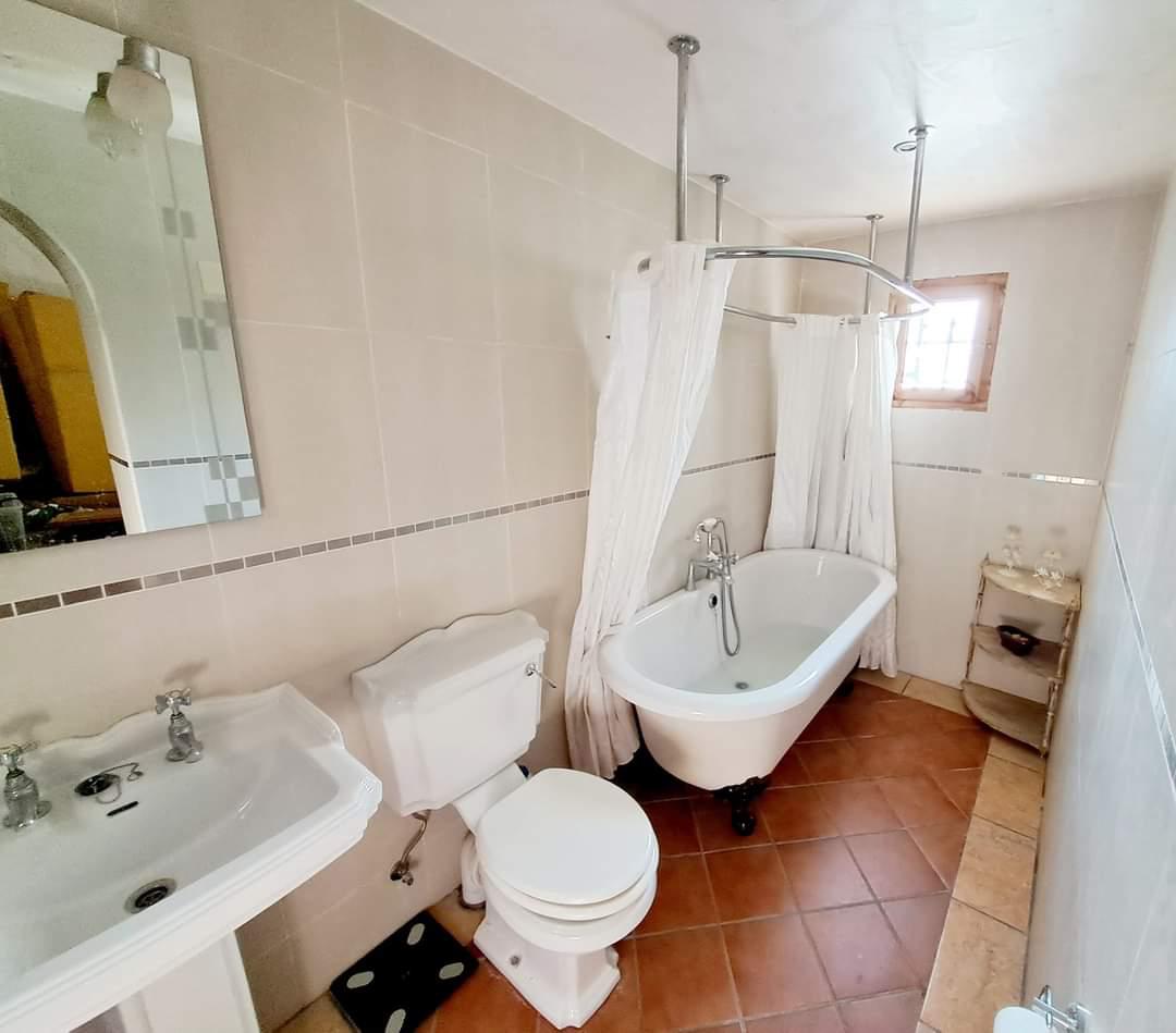 Impresionante villa de 7 habitaciones y 5 baños con piscina.