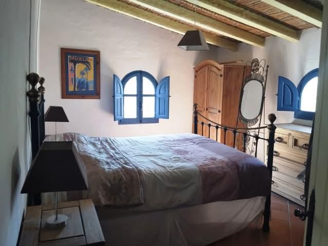 Impresionante villa de 7 habitaciones y 5 baños con piscina.