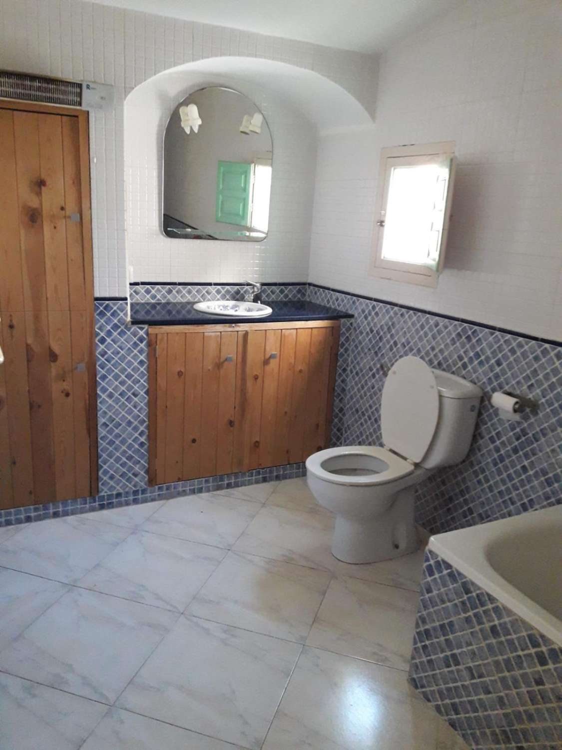 Impresionante villa de 7 habitaciones y 5 baños con piscina.