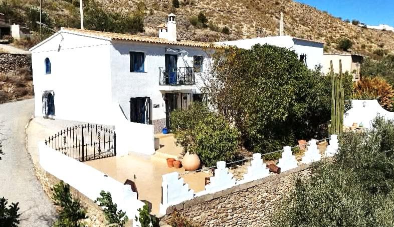 Impresionante villa de 7 habitaciones y 5 baños con piscina.