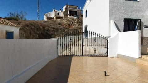 Impresionante villa de 7 habitaciones y 5 baños con piscina.