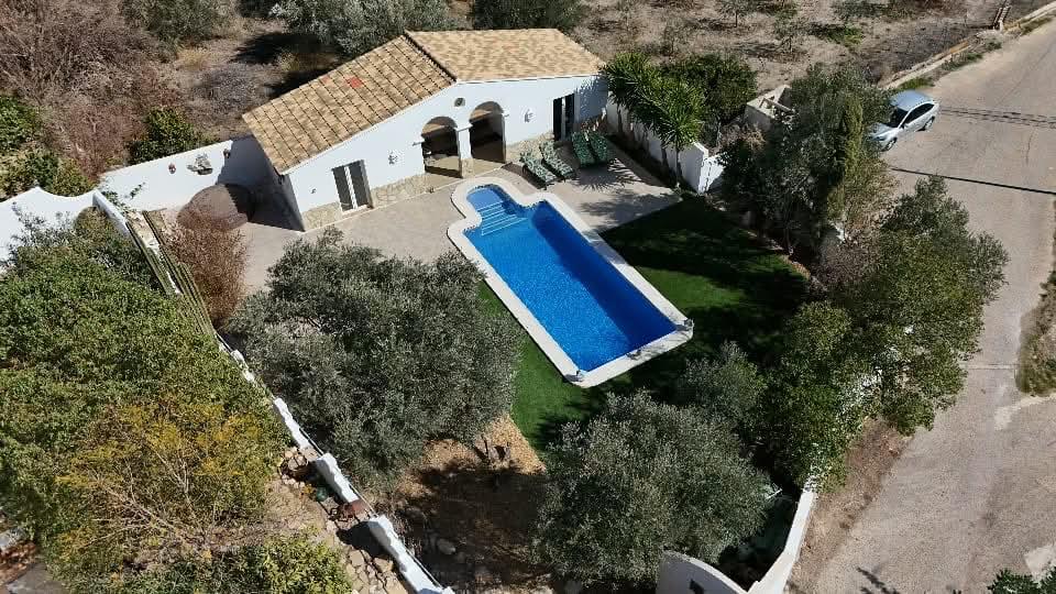 Impresionante villa de 7 habitaciones y 5 baños con piscina.